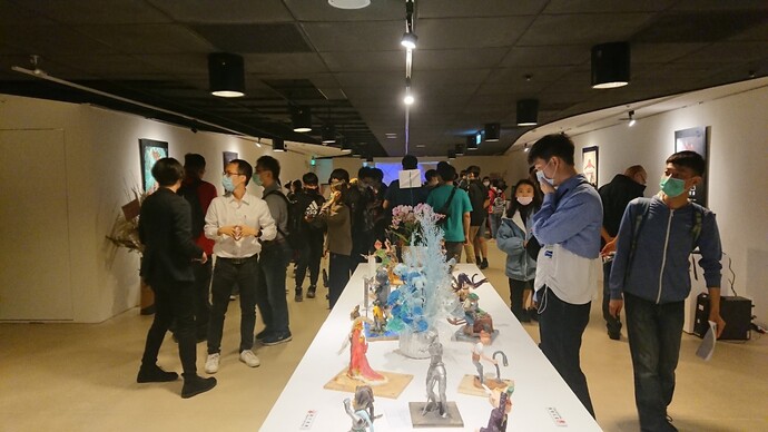 華夏數媒數位電媒創作成果展，吸引不少民眾到場欣賞。 (華夏科大提供)