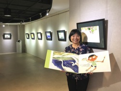 蕭寶玲「毛毛蟲女孩」插畫展 帶你看繪本原畫聽故事！